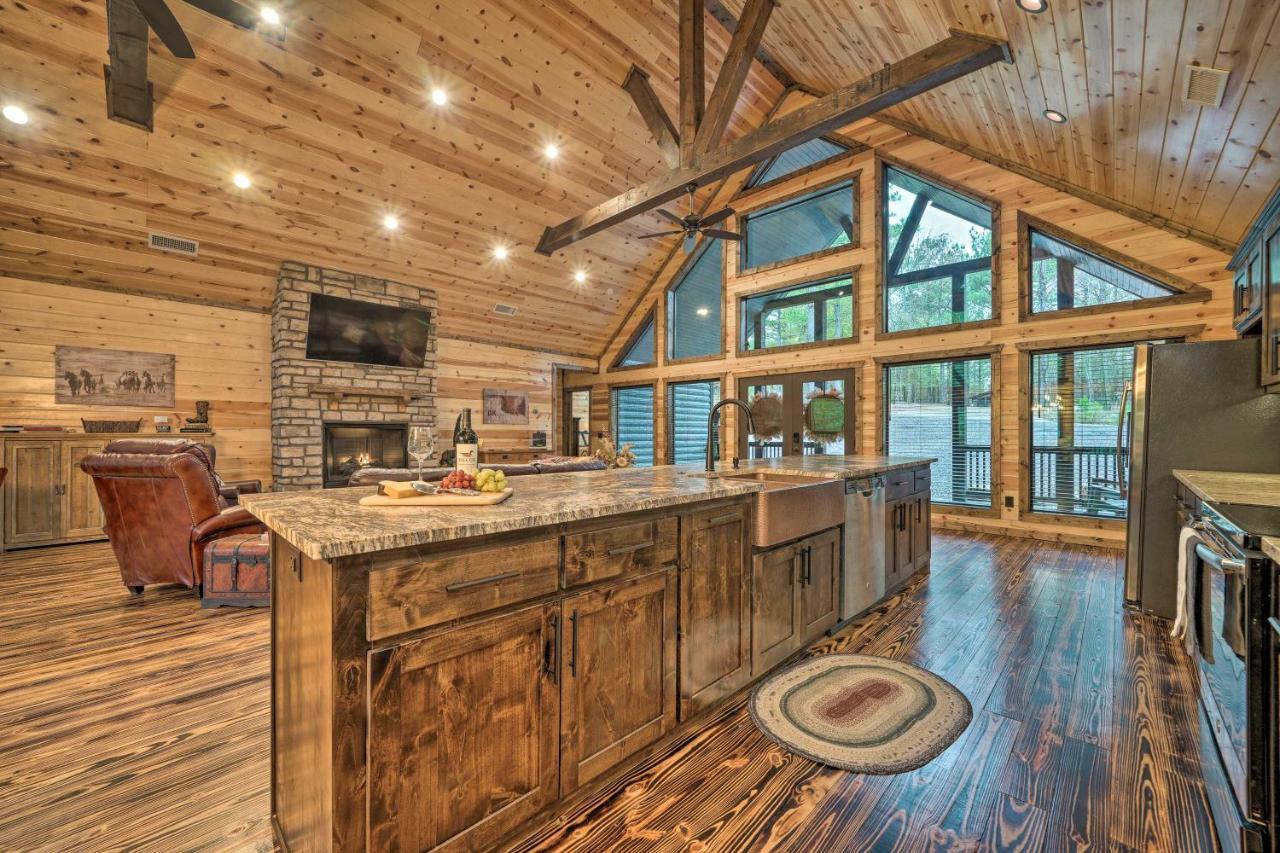 Broken Bow Cabin Deck With Hot Tub And Pool Table! Eksteriør bilde