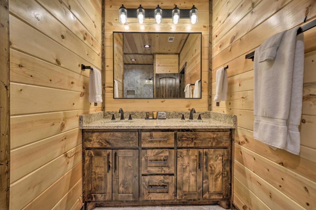 Broken Bow Cabin Deck With Hot Tub And Pool Table! Eksteriør bilde