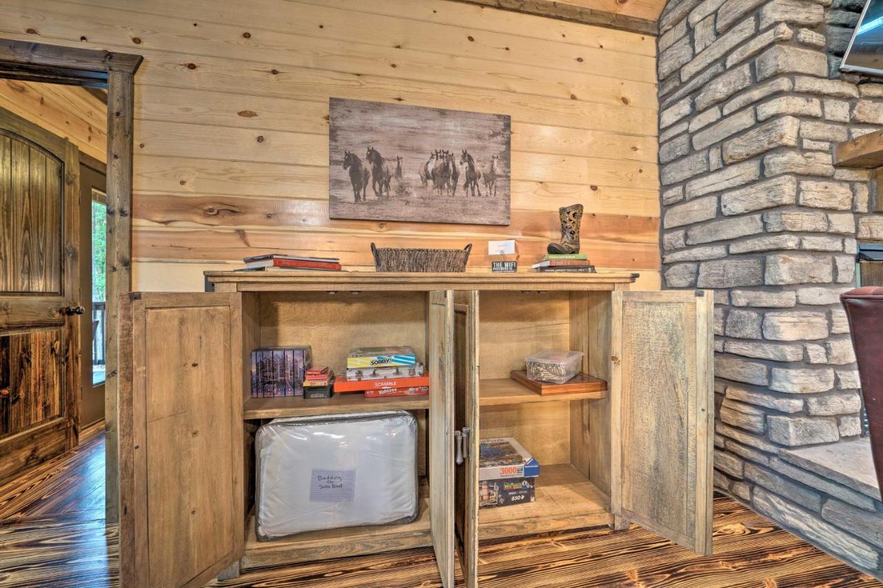 Broken Bow Cabin Deck With Hot Tub And Pool Table! Eksteriør bilde