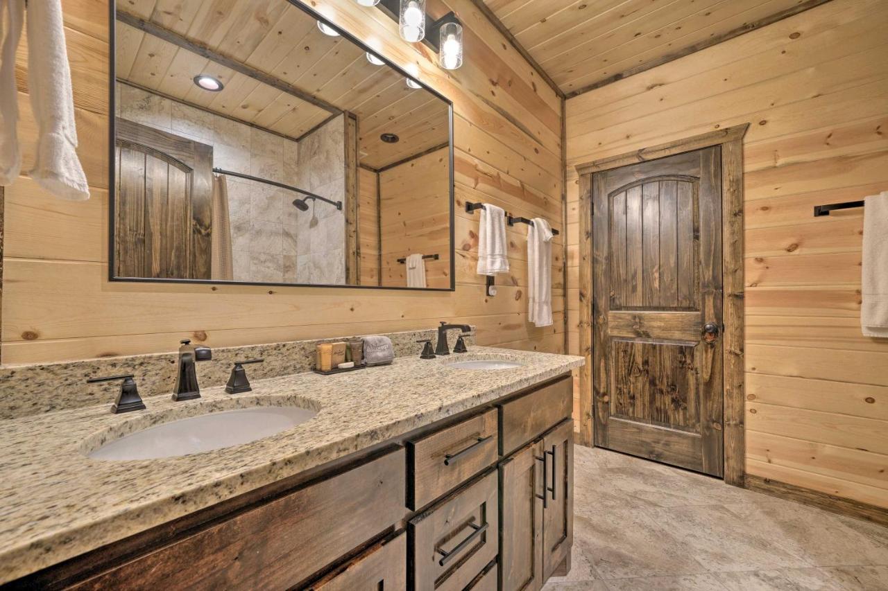 Broken Bow Cabin Deck With Hot Tub And Pool Table! Eksteriør bilde