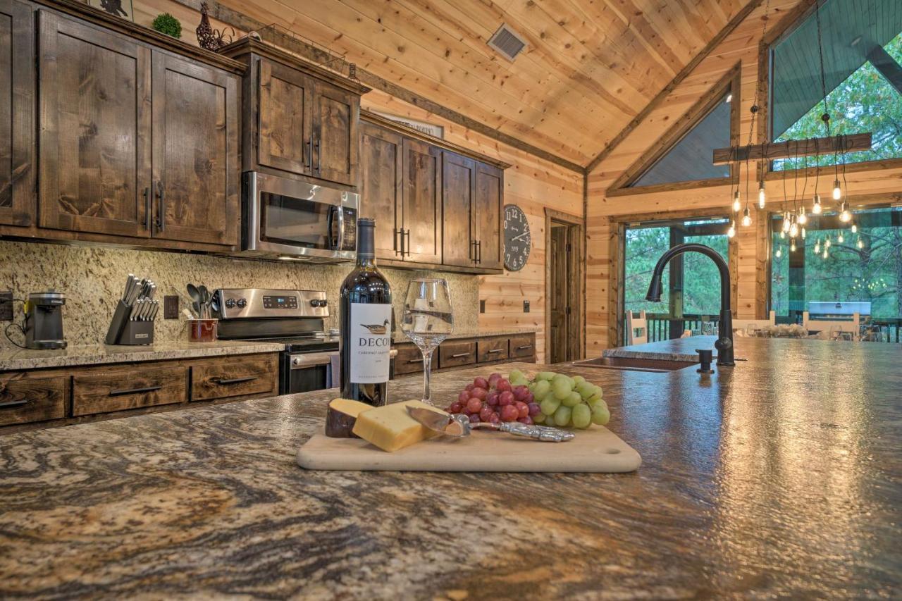 Broken Bow Cabin Deck With Hot Tub And Pool Table! Eksteriør bilde