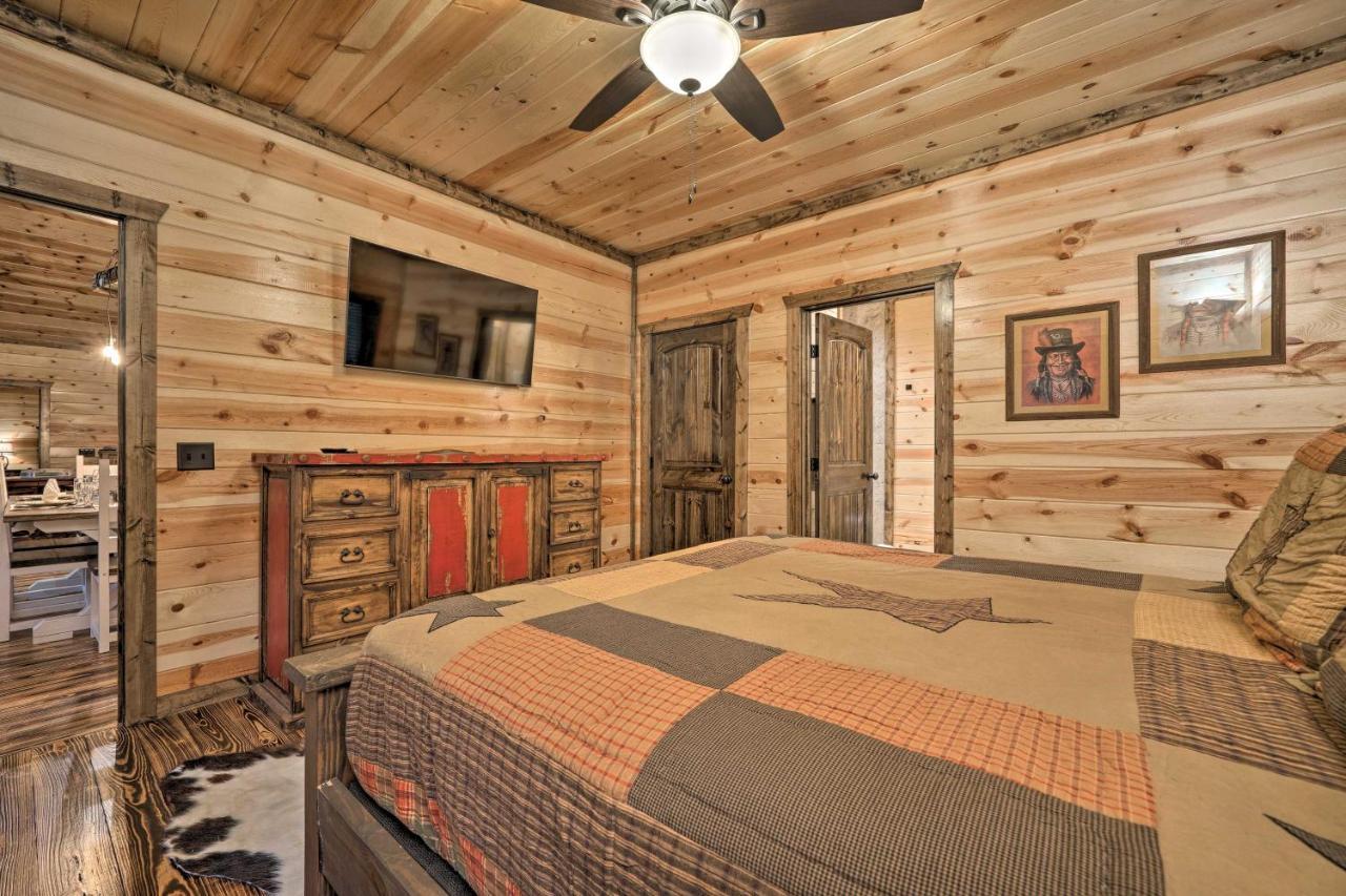 Broken Bow Cabin Deck With Hot Tub And Pool Table! Eksteriør bilde